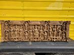 Grande sculpture indienne sur bois, Enlèvement