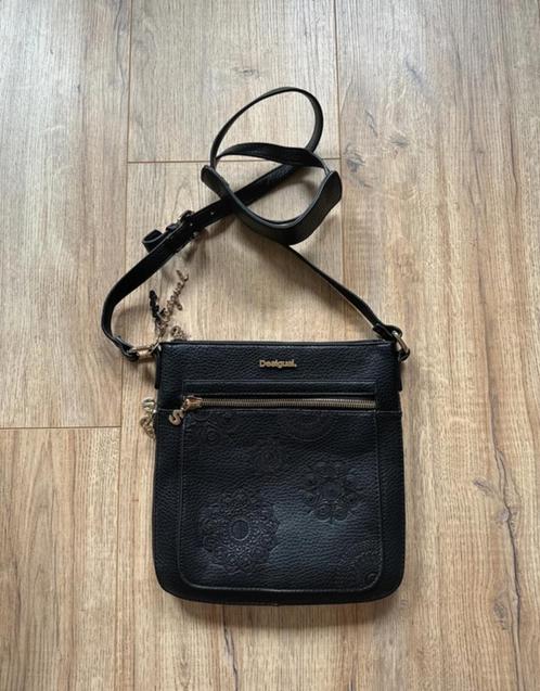 Sac à main Desigual pour femmes, Handtassen en Accessoires, Tassen | Schoudertassen, Gebruikt, Overige merken, Zwart, Ophalen of Verzenden
