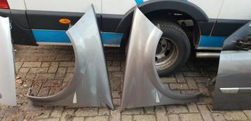 RENAULT MÉGANE VOORSCHERMEN L+R  BJ 2003 2006 beschikbaar voor biedingen