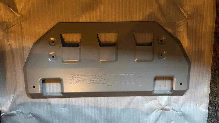 Toyota Land Cruiser 120 bodembeschermplaat origineel, Autos : Pièces & Accessoires, Carrosserie & Tôlerie, Capot moteur, Toyota