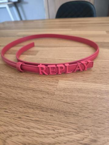 Rode riem Replay.  NIEUW beschikbaar voor biedingen