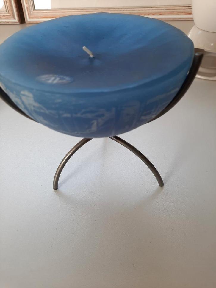 Grande bougie bleue sur support en fer forgé, Maison & Meubles, Accessoires pour la Maison | Bougeoirs & Bougies, Bougie, Enlèvement ou Envoi