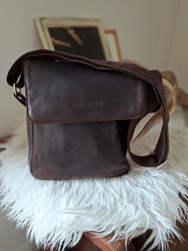 Lederen schoudertas crossbody Arthur&Aston heren, Handtassen en Accessoires, Tassen | Schoudertassen, Gebruikt, Leer, Ophalen of Verzenden