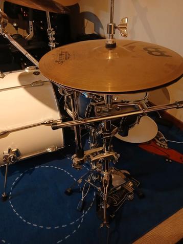 Medium high hat 14 inch mienl met stand beschikbaar voor biedingen