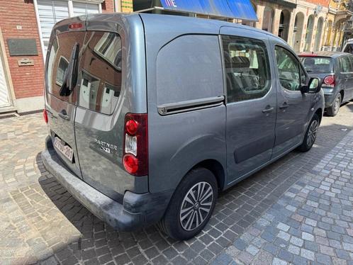 Peugeot Partner Benzine Euro5, Auto's, Bestelwagens en Lichte vracht, Particulier, ABS, Airbags, Airconditioning, Bluetooth, Boordcomputer