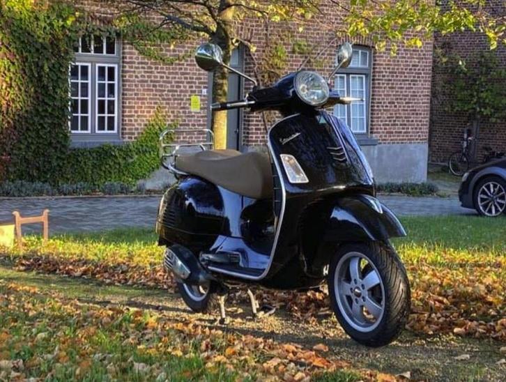 Vespa 300 gts 2017, Motoren, Motoren | Piaggio, Particulier, Scooter, 12 t/m 35 kW, 1 cilinder, Minimaal motorrijbewijs A2, ABS
