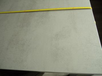 eettafel beschikbaar voor biedingen