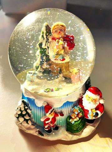 Grote Sneeuwbol met muziek beschikbaar voor biedingen