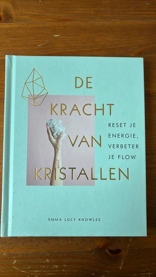 Emma Lucy Knowles - De kracht van kristallen, Boeken, Esoterie en Spiritualiteit, Zo goed als nieuw, Ophalen of Verzenden