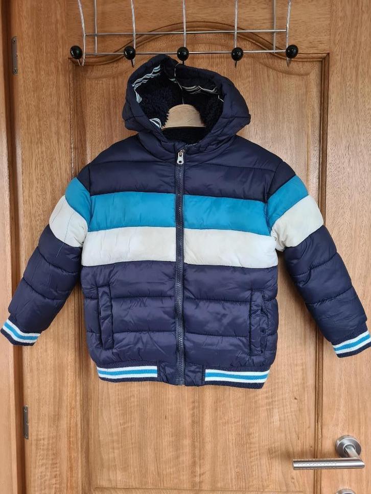 Blauwe winterjas 6 jaar cm 120 met capuchon, Kinderen en Baby's, Kinderkleding | Maat 122, Gebruikt, Jongen, Jas, Ophalen of Verzenden