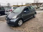 Toyota aygo moteur 1.0 cc ct ok feuille rose 3950 eur, Auto's, Toyota, Stof, Particulier, 1000 cc, Zilver of Grijs