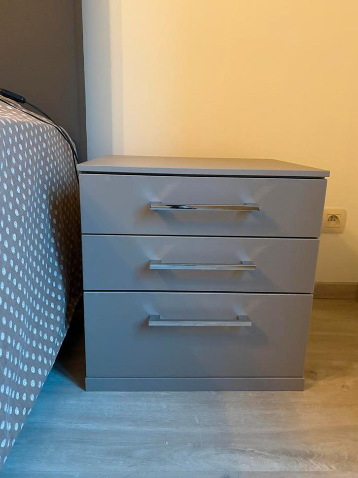 Ladekast/nachtkastje-modern-grijs, Huis en Inrichting, Kasten | Ladekasten, Zo goed als nieuw, Ophalen