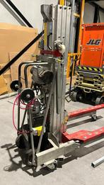 Hydraulische montagelift met lange vorken., Ophalen, Zo goed als nieuw