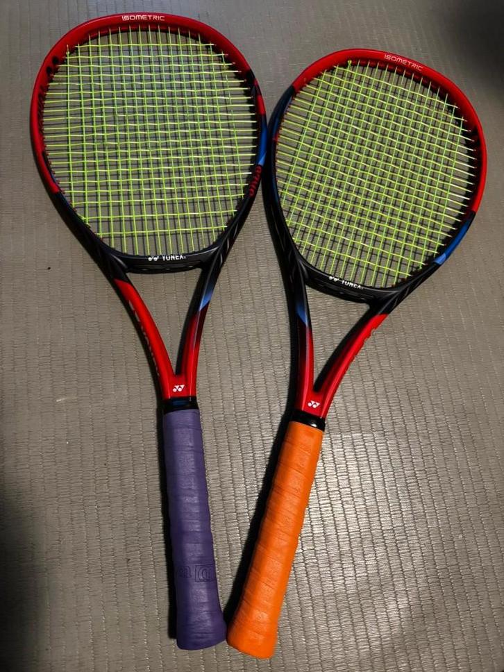 3x Yonex Vcore tennisrackets, Sports & Fitness, Tennis, Comme neuf, Raquette, Autres marques, L2, Enlèvement ou Envoi