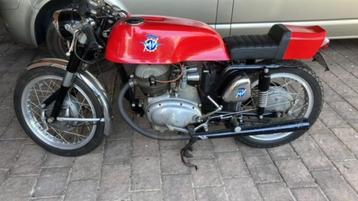 MV Agusta 250 CC bouwjaar 1968 oldtimer motorfiets beschikbaar voor biedingen
