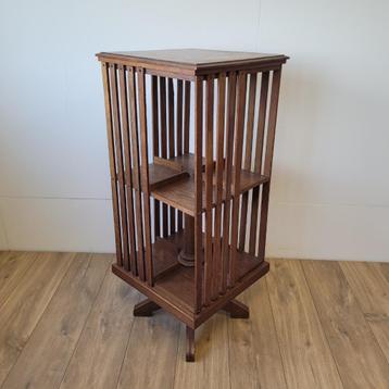 Antieke boekenmolen, 104 cm hoog beschikbaar voor biedingen