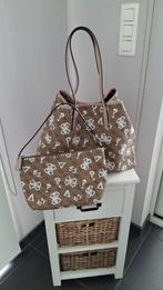 Guess schoudertas + kleine handtas bruin – wit, Handtassen en Accessoires, Tassen | Damestassen, Ophalen of Verzenden, Zo goed als nieuw