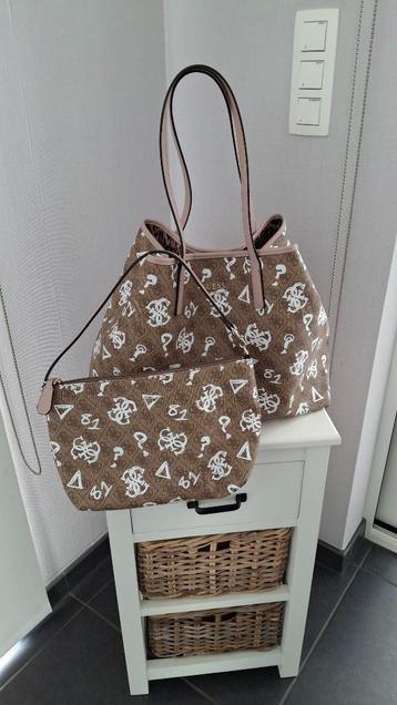 Guess schoudertas + kleine handtas bruin – wit beschikbaar voor biedingen