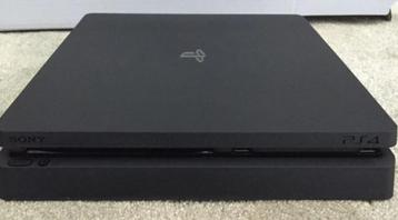 Ps4 complète avec deux manettes neuves beschikbaar voor biedingen