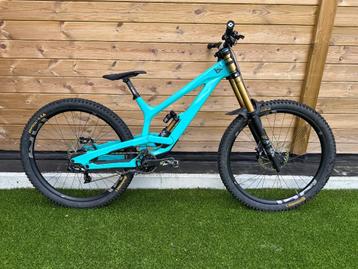 YT Tues Core 4 2023 Medium beschikbaar voor biedingen