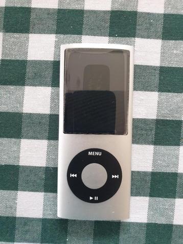 Apple iPod Nano 4th/5th 4GB + hoesjes + dockstation beschikbaar voor biedingen
