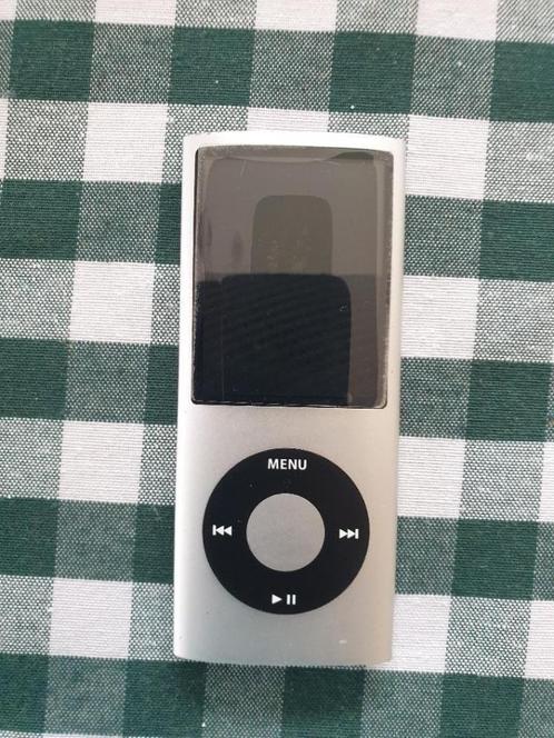 Apple iPod Nano 4th/5th 4GB + hoesjes + dockstation, Audio, Tv en Foto, Mp3-spelers | Apple iPod, Gebruikt, Nano, 2 tot 10 GB