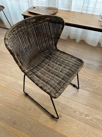 Set van 4 stoelen. Zwarte stalen pootjes, kunststof zitting., Huis en Inrichting, Stoelen, Ophalen of Verzenden, Zo goed als nieuw