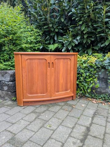 vintage dyrlund hoekkast dressoir sideboard  beschikbaar voor biedingen