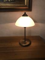 Rustieke tafellamp met kap in melkglas, Rustiek / landelijk, Gebruikt, Ophalen of Verzenden