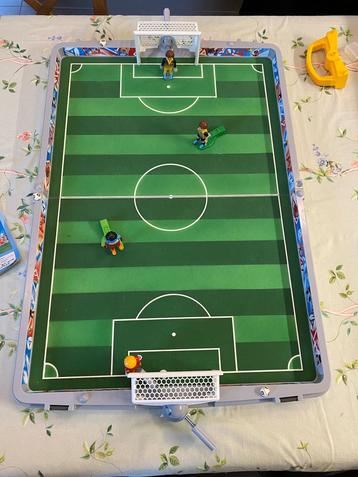 Playmobil meeneemkoffer voetbalspel beschikbaar voor biedingen