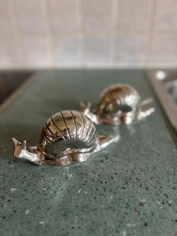 2x Vintage slakkenboter schaal verzilverde boter pot met dek beschikbaar voor biedingen