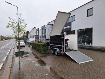 Gesloten aanhanger voor motorfietsen te huur beschikbaar voor biedingen