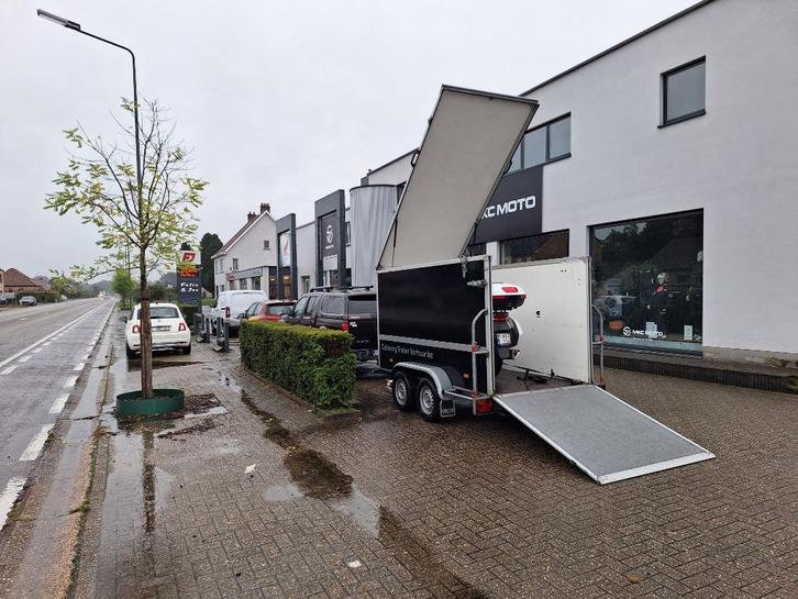 Gesloten aanhanger voor motorfietsen te huur, Auto diversen, Aanhangers en Bagagewagens, Zo goed als nieuw, Ophalen