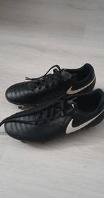 Voetbalschoenen met schroefnoppen, Sport en Fitness, Voetbal, Ophalen, Zo goed als nieuw