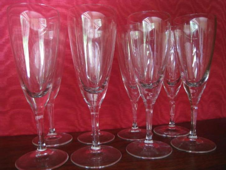 8 kristallen champagneglazen, hoogte 16cm, perfekte staat !!, Antiek en Kunst, Antiek | Glaswerk en Kristal, Ophalen