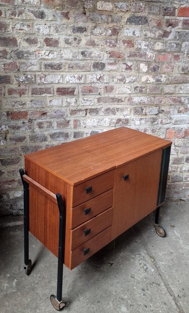 Prachtige kleine vintage Scandinavische meubels, Antiek en Kunst, Antiek | Meubels | Kasten