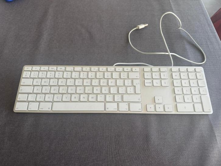 Apple USB Keyboard QWERTY, Computers en Software, Toetsenborden, Zo goed als nieuw, Qwerty, Bedraad, Ophalen