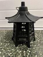 Japanse pagode lantaarn, gemaakt van zwaar gietijzer, Ophalen