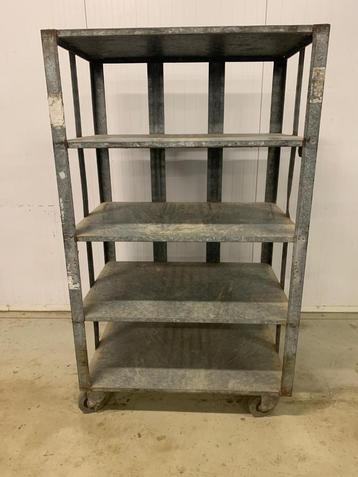 schabben op wielen en winkelcontainers beschikbaar voor biedingen