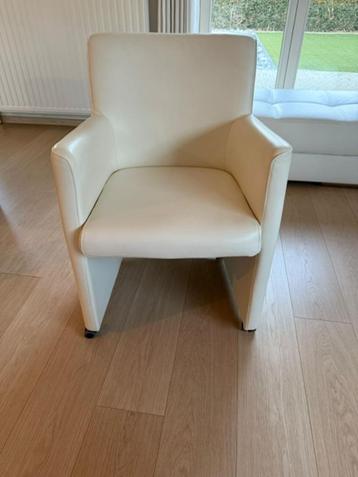 Lederen zeteltjes beschikbaar voor biedingen