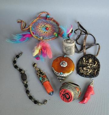 Lot Tibetaanse/Nepal sieraden, Nepal, 2e helft 20e eeuw beschikbaar voor biedingen