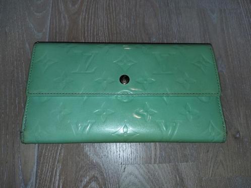 Auth. Louis Vuitton Sarah Wallet in Vernis Vert, Handtassen en Accessoires, Portemonnees, Gebruikt, Overige merken, Groen, Ophalen of Verzenden
