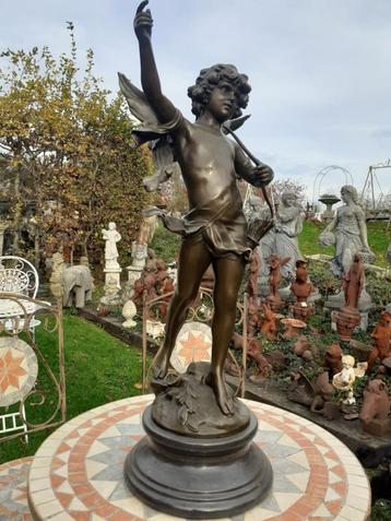 GROOT BRONZEN BEELD VAN CUPIDO GESIGNEERD DOOR A.MOREAU beschikbaar voor biedingen