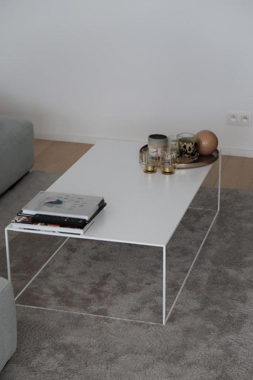 Salontafel: Slim irony: low table, wit frame, merk: zeusnoto, Maison & Meubles, Tables | Tables de salon, Neuf, Moins de 50 cm