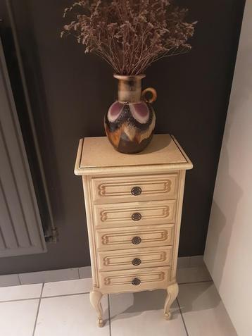 Antiek bijzetkastje  ! Craqule  jaren 60 ? beschikbaar voor biedingen