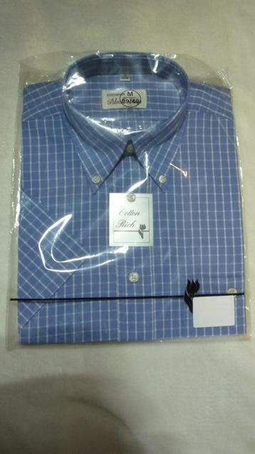 A vendre chemise homme encolure 39/40 bleu  5€ disponible aux enchères