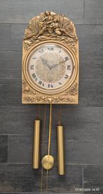 Ancienne pendule murale en bois doré, Antiquités & Art, Antiquités | Horloges, Enlèvement ou Envoi