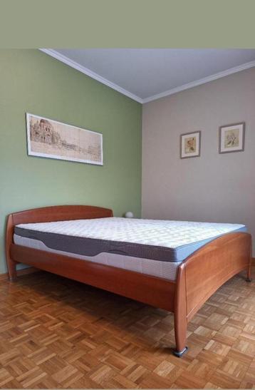 Bed 160x200 met lattenbodem en matras beschikbaar voor biedingen