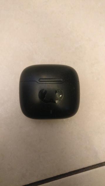 Air pods disponible aux enchères