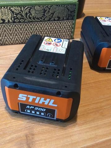 Stihl batterie AP 200 NEUVE (2 dispos) disponible aux enchères